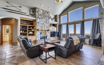 Skyview Chalet - amazing views with a spa