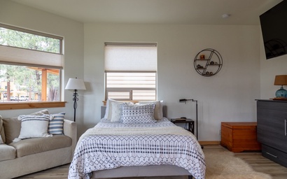 Branch A – Aspen Suite (Downstairs | Sleeps 4) 2