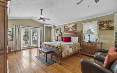 Decked Out House On Hill St 5