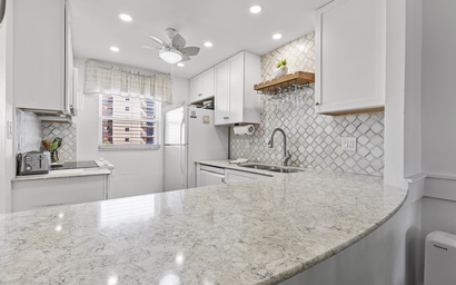 Sea Coast Gardens II 410 10