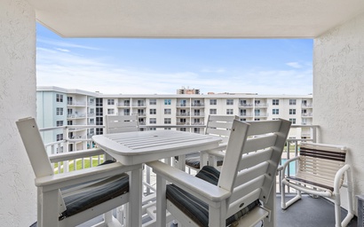 Sea Coast Gardens III 412 2