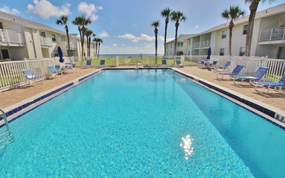 Colony Beach Club 132 3