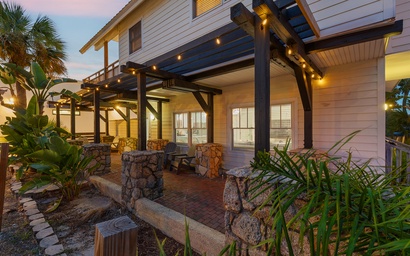 Lofty Suites 6