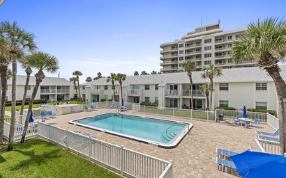 Colony Beach Club 220 5