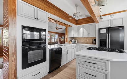 Decked Out House On Hill St 7