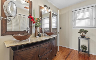 Decked Out House On Hill St 6