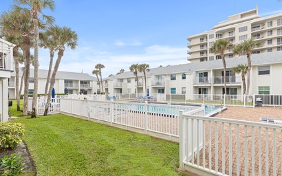 Colony Beach Club 120 3