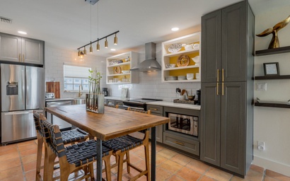 Colony Beach Club 249 7