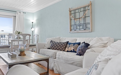 Sea Coast Gardens II 513 9