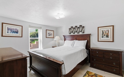 Decked Out House On Hill St 6