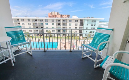 Sea Coast Gardens III 507 2