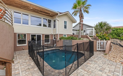 Decked Out House On Hill St 2