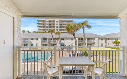 Colony Beach Club 220 2