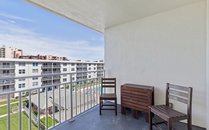 Sea Coast Gardens III 514 2