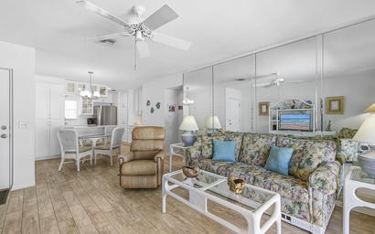 Colony Beach Club 220 9