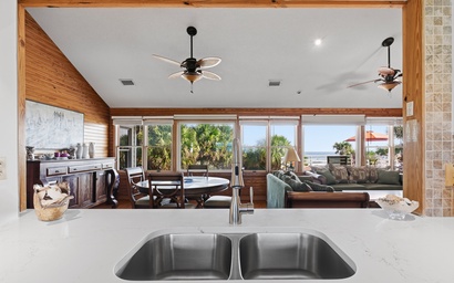 Decked Out House On Hill St 6