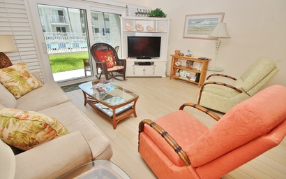 Colony Beach Club 105