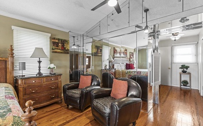 Decked Out House On Hill St 7