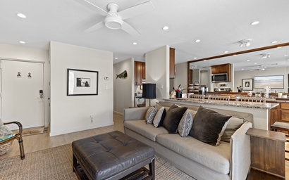 Colony Beach Club 246 7