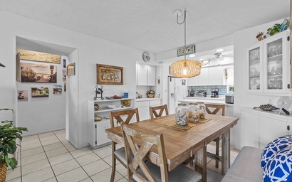 Colony Beach Club 139 8