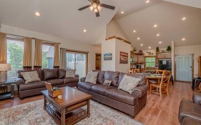Hickory Hideaway w Communal Pool Access