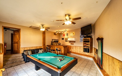 Redbud Retreat Amenity Filled Waterfront Home