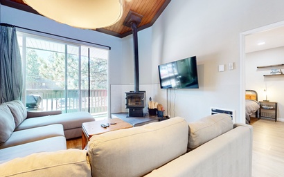 Mammoth Getaway - Chic Condo! 7