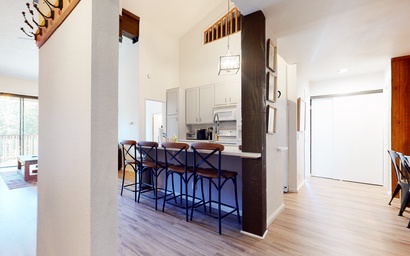 Crestview #2 Close to The Village, Near Year-Round Outdoor Activities 8