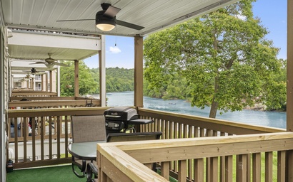On Lake Time Taneycomo Amazing Views
