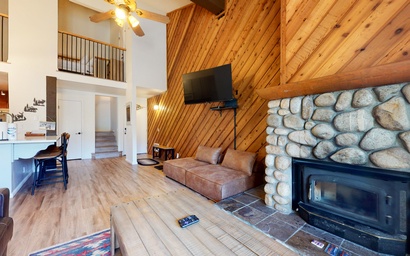 Crestview #2 Close to The Village, Near Year-Round Outdoor Activities 6