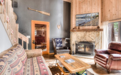 Relax at Rustic Tahoe Charm Minutes to Lake