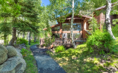 Ridge Court Barrel Relax in Private Hot Tub