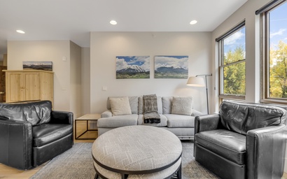 Blue River Flats 3-202 3