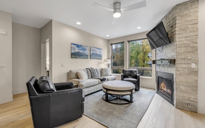 Blue River Flats 3-202 4