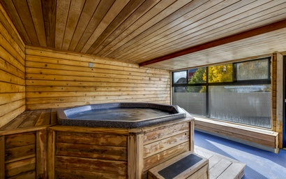 West Lake Lodge 208 3