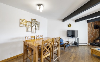 Silver Queen West 7112 5