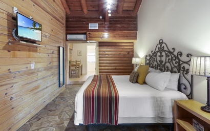 Wimberley Log Cabins Resort and Suites- Unit 3 6