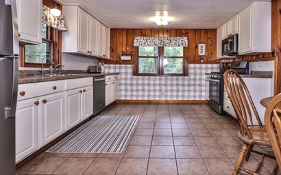 Tall Pines Retreat 3