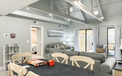 558 Queen's Grant 10