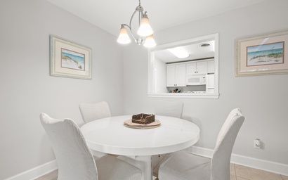 690 Queen's Grant 10