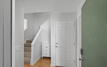 987 Inverness Village 7