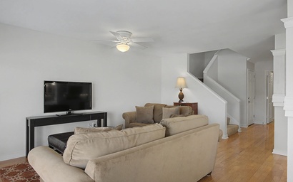 987 Inverness Village 9