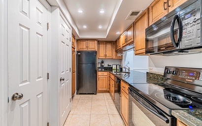 7135 Harbourside II 8