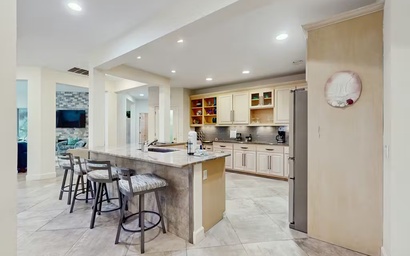 1 Sutherland Court 8