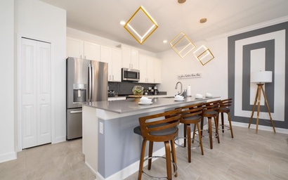 Luxury 4 Bedroom 3 bath pool Home 267 3