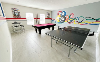 Luxury 7 Bedroom 5 bath pool Home 210