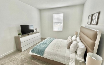 Luxury 6 Bedroom 6 bath pool Home 242 6