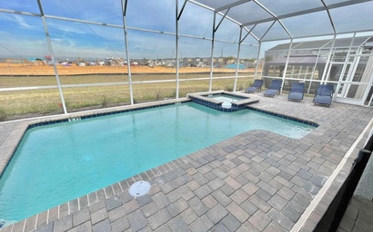 Luxury 6 Bedroom 6 bath pool Home 242 3