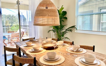 Luxury 6 Bedroom 5 bath pool Home 215 4