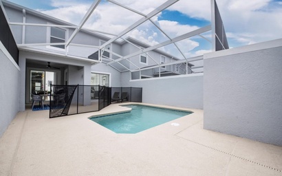 Luxury 4 Bedroom 3 bath pool Home 267 2